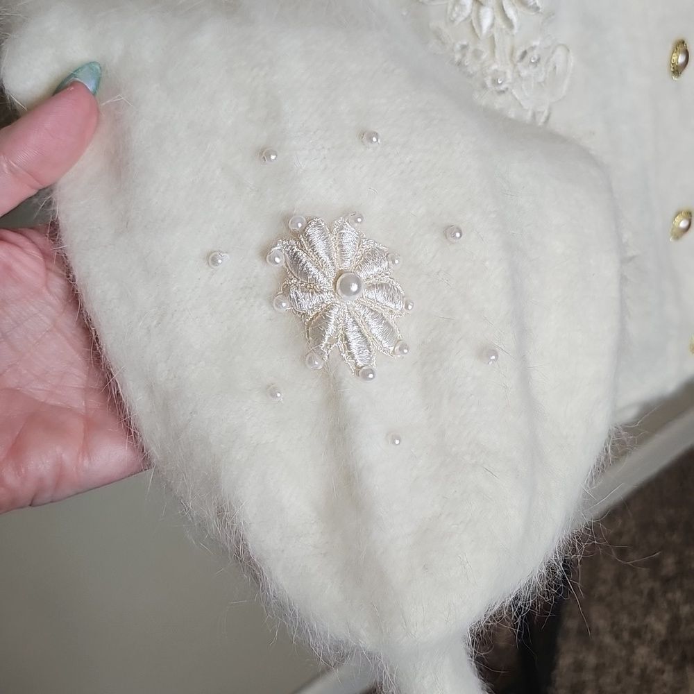 True Vintage 80s Angora Cream Sweater Cardigan 3D Floral, Pearl Gold Buttons - Picture 7 of 12
